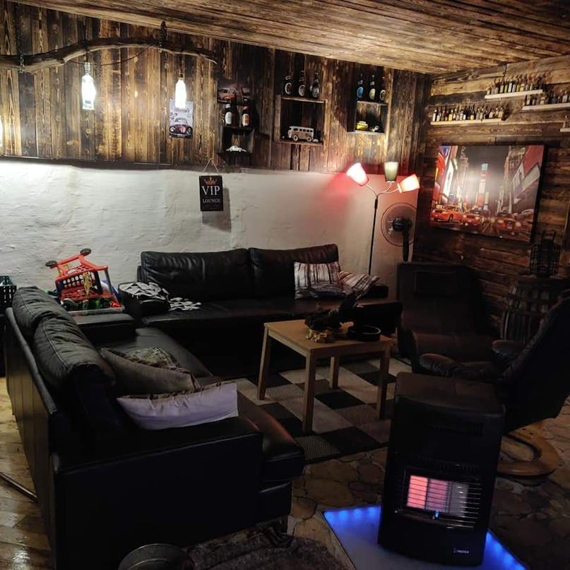 Hjemmebygget gildesal